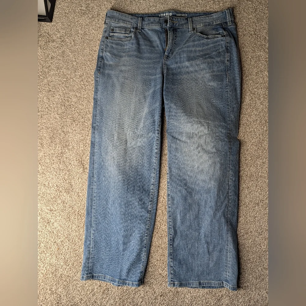 Torrid Wide Leg Jeans Stretch High Rise Light Wash Denim 14R - Picture 2 of 10